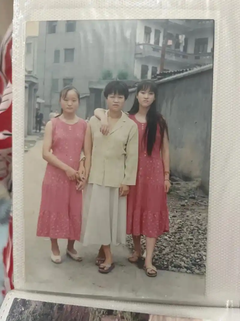 1997年17岁成都打工,大概5.6百一个月,那时候工钱都是 - 抖音