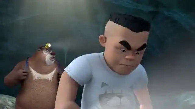 熊出没之探险日记:熊大和二狗在河里发现了虾子和白色的螃蟹