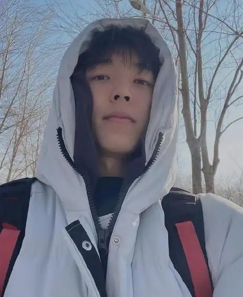 吉林大学最帅学长走红曾被评为东北最帅高中生