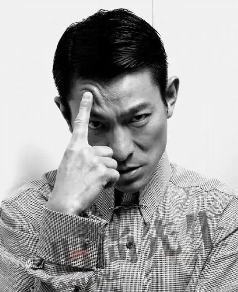 刘德华登时尚杂志封面 称"狄仁杰"是人不是神