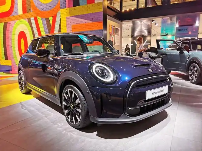 2021慕尼黑车展新款minicooperse正式亮相