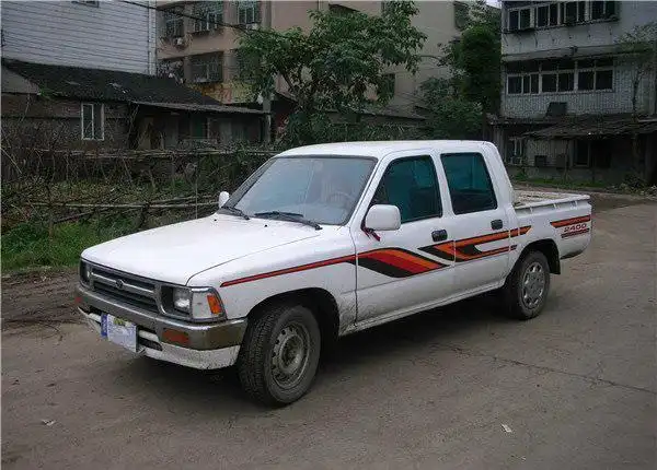 现在的皮卡,像丰田海拉克斯,那时原始的称谓有人叫做丰田的士头,或者