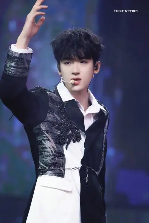 张峻豪黑暗骑士卷毛##张峻豪大连演唱会饭拍