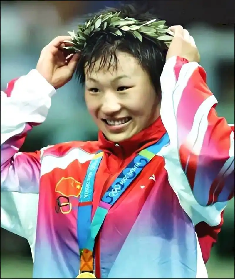 王旭:中国首位女子摔跤奥运冠军,23岁选择退役,后远赴美国学习