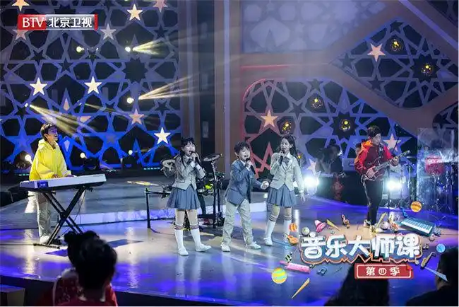 《音乐大师课》音乐少年才华横溢汇聚舞台 真挚歌声送祝福