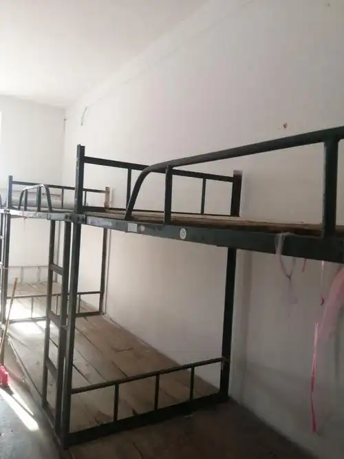 大家好,有没有顺河中学的家长和学生,打听一下学校宿舍的情况?