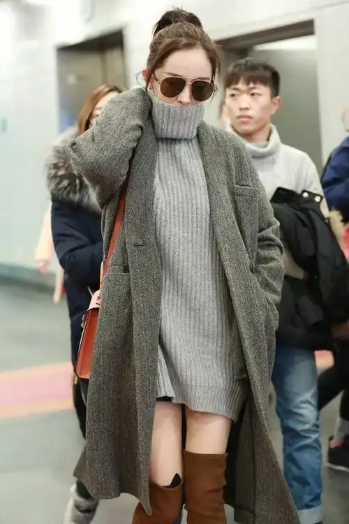 黑色大衣搭配靴子高级感(灰色大衣配长靴)(1)