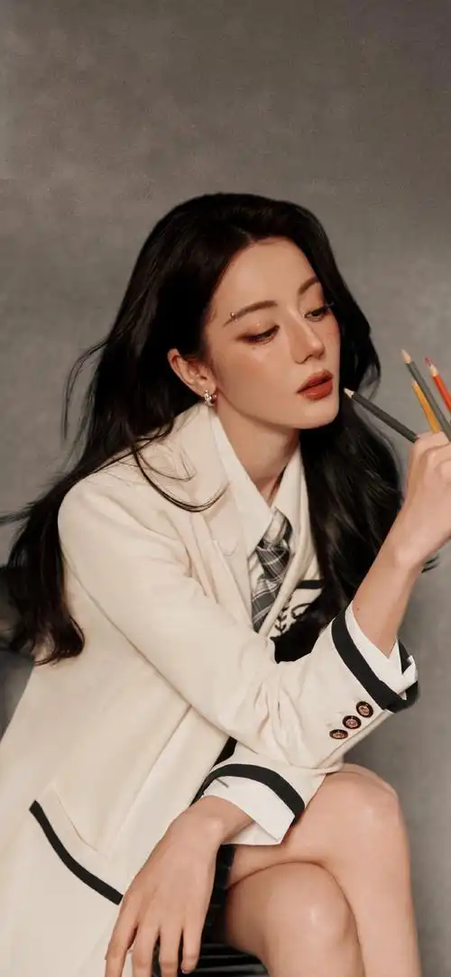 迪丽热巴美式证件照