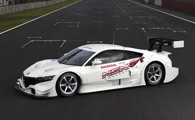 全新本田nsx gt500赛车亮相铃鹿赛道(4)