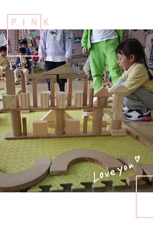 我们在用"架空垒高组合"搭建一座房子92