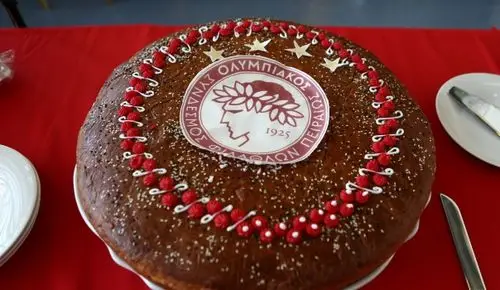 photostory from the cutting of the new years cake