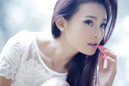 大地惊雷开机王翊丹诠释冰冷女杀手