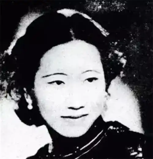 张学良重获自由后,立刻赴美看望蒋士云,称:我最爱的人在纽约