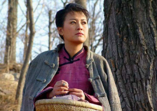 她经历三段婚姻,一婚嫁导演,二婚嫁学霸,三婚嫁大16岁老戏骨