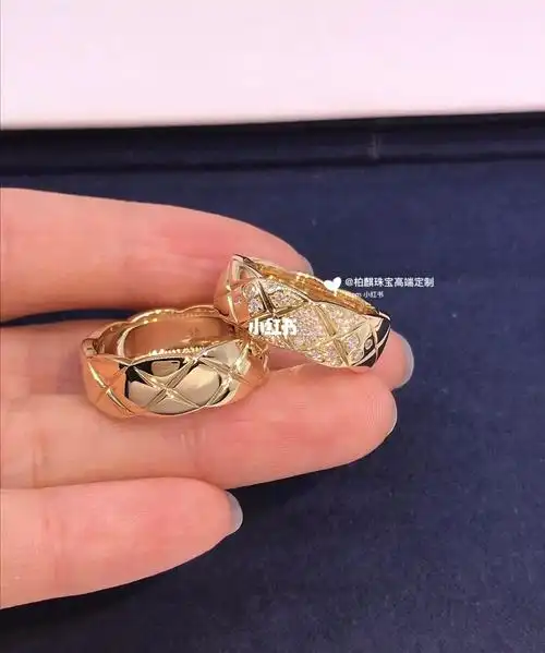 18k金香奈儿coco菱格纹戒指