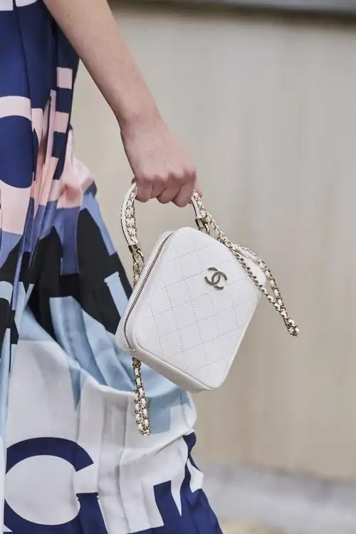 香奈儿新款春夏包包,大家喜欢哪一个?