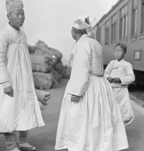 老照片:一百年前朝鲜半岛首尔和平壤的百姓生活