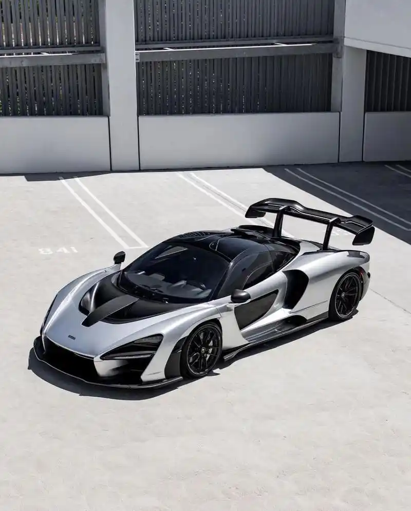 迈凯伦塞纳是英国超级跑车制造商迈凯伦生产的一款高性能跑车,于2018