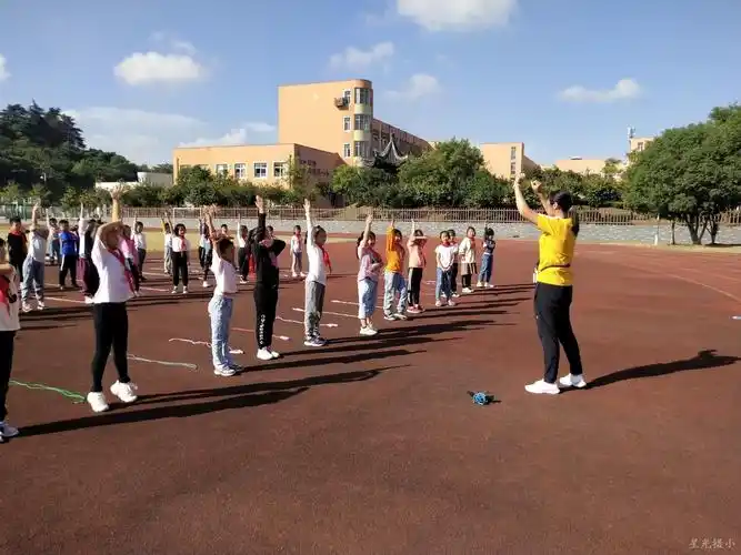 星光摄小体育课堂展风采教研活动促成长