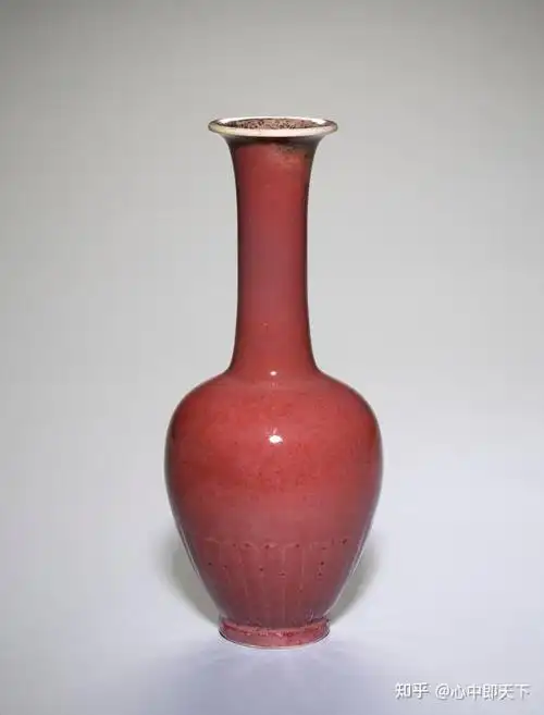 清康熙豇豆红釉菊瓣纹瓶