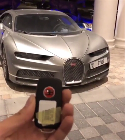 4000万布加迪现迪拜全车哑光灰但车钥匙造型很掉档次