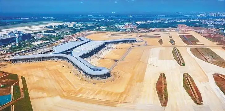 上世纪90年代,在建中的三亚凤凰国际机场. (本报资料图片)