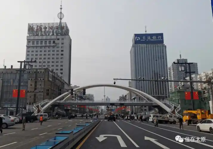 太原解放路重新上路北城盛装迎接国庆