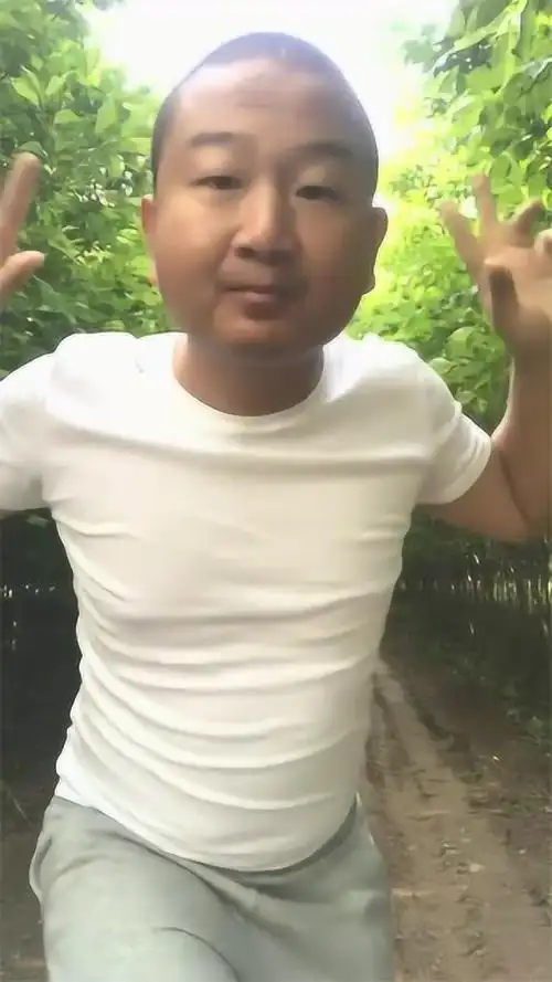 giao哥会跳舞突如奇来的大嘴唇子受不了了心动的感觉