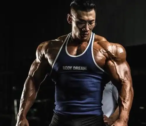 "中国第一巨兽"鹿晨辉,从保安到健美第一人,他都经历了什么?