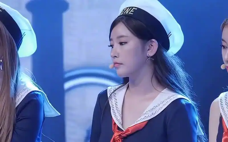 tara朴素妍直拍《我们分手的理由》