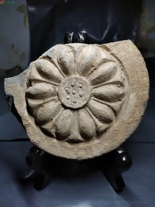 南北朝时期,莲花纹瓦当
