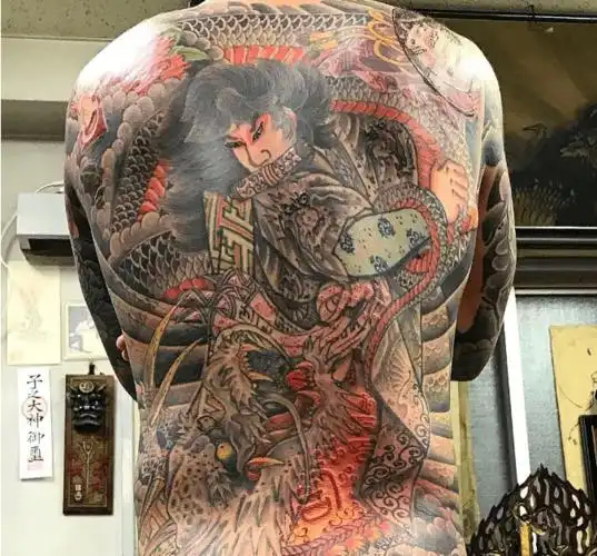 经典传统的搭配和设计_成都千灵刺青纹身