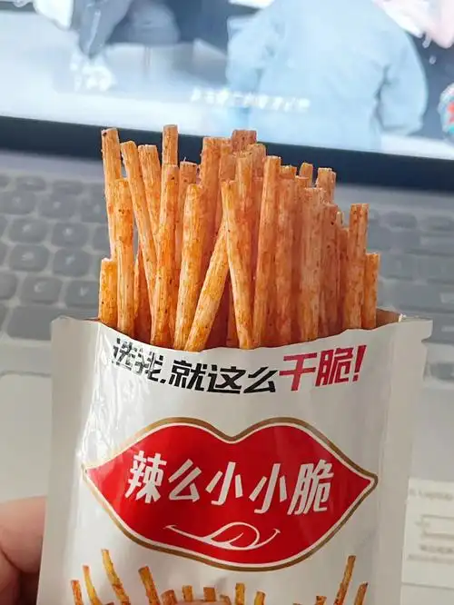 开袋就让人口水忍不住流下来的辣条