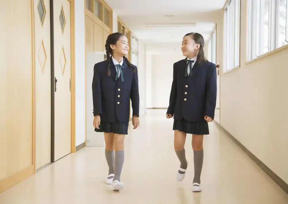 下课后,为什么有学生喜欢在"走廊"站着?学渣偷偷说出了实情!