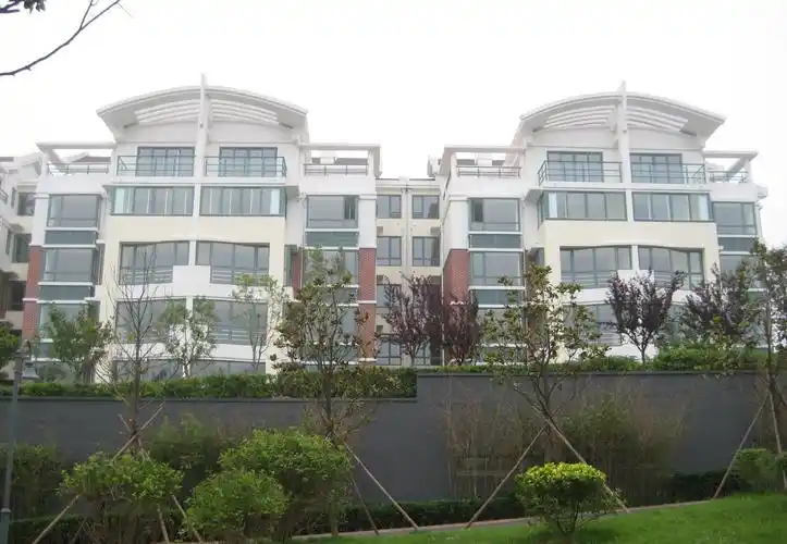 p>山水名园会所位于青岛市崂山石老人,共计房屋6户. /p>