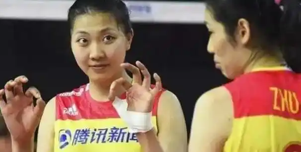 凌晨一点,李盈莹250字回应袁心玥击掌无视朱婷,并将