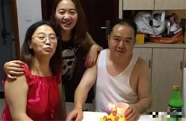 北大女博士查出渐冻症后,与男友分手,留遗言:我的器官尽管用