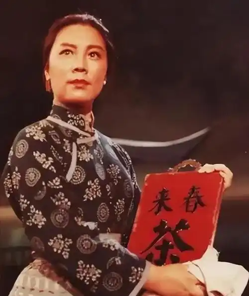 阿庆嫂扮演者洪雪飞因贪心撒了一个谎53岁命丧沙漠