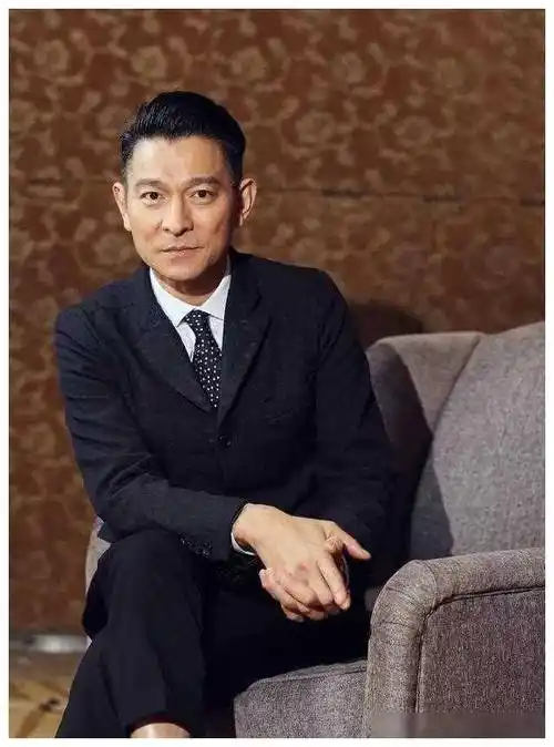 刘德华62岁,晒出一天三餐,网友惊呼太狠,年轻如40岁!_生活_挑战_岁月