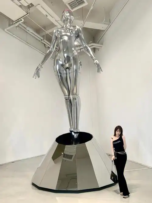 上海昊美术馆空山基展