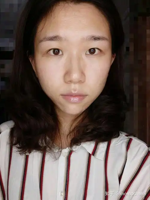 求解下巴有两个窝是什么东西