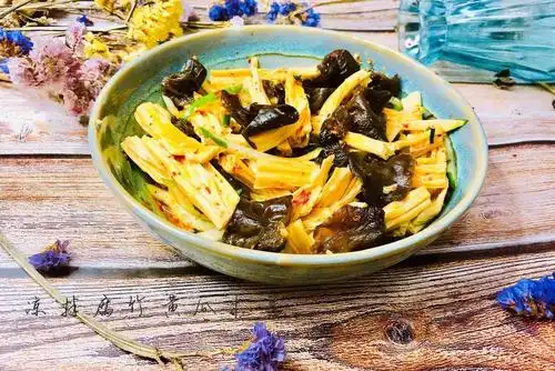 开胃爽口的凉拌腐竹木耳 黄瓜丝简单快手菜夏日凉菜