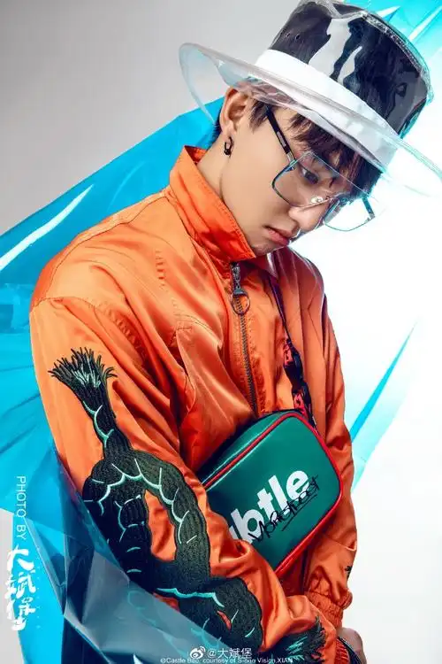 郑伟,2000年12月18日出生于北京市,中国内地影视男演员,就读于南京