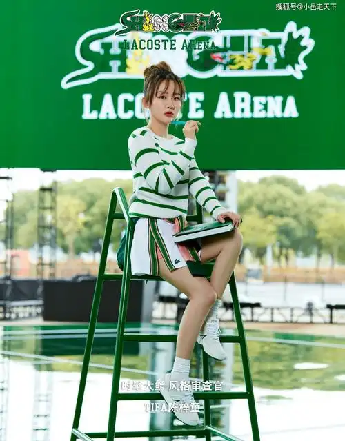 陈梓童百褶裙性感美腿写真