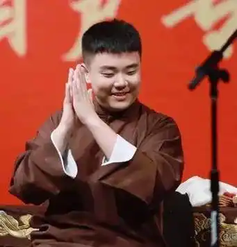 德云社被称为"巨匠"的捧哏演员,岳云鹏的偶像朱鹤松._观众_表演_未来