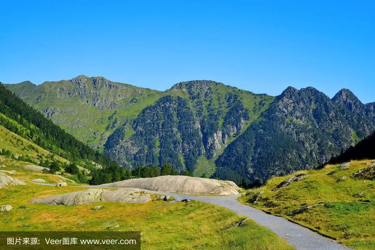 法国比利牛斯山脉的山景.