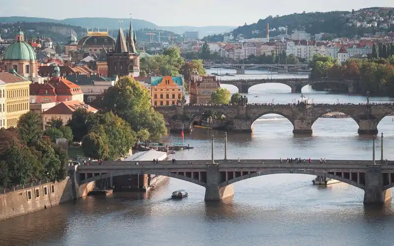 【4k hdr】布拉格 · 伏尔塔瓦河 秋色如画