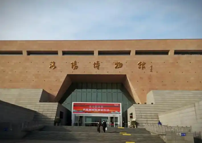 携孙闲走洛阳博物馆