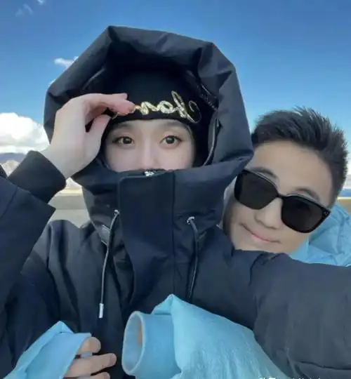 何猷君老婆分享婚姻保鲜法,奚梦瑶无名指戴婚戒出镜,气质好温柔