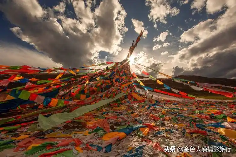 色达是一生一定要去的地方也许是很多人向往去旅游和摄影的胜地